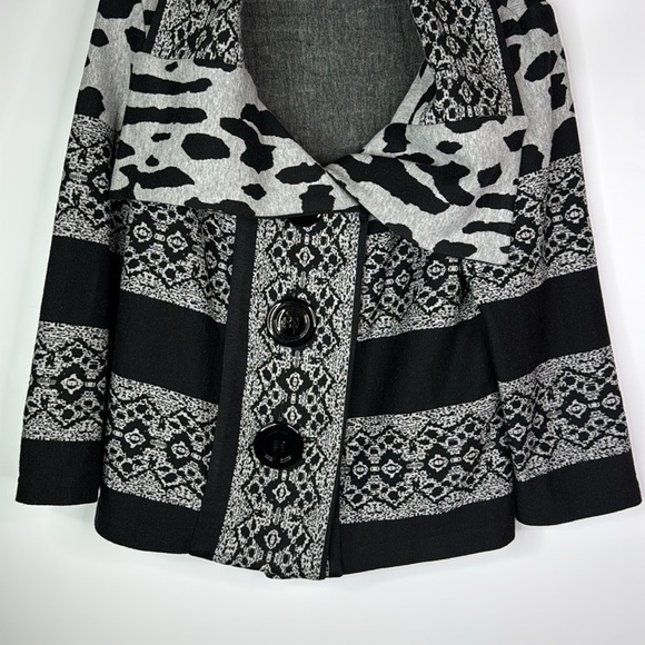 Joseph Ribkoff Grey Black Animal Print Large Button Sweater Size 12 - Picture 3 of 9